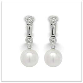 Silk a Japanese Akoya Cultured Pearl Earring