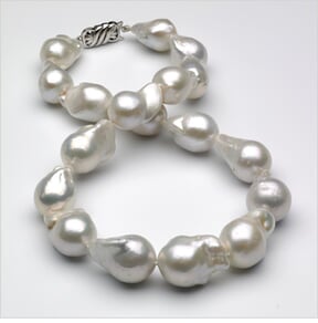 16mm x 22mm White Freshwater Baroque Pearl Necklace Choker