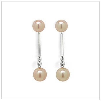 Vesta a Freshwater Pearl Earring