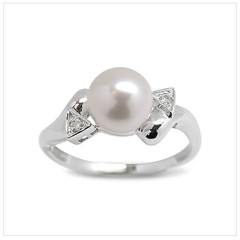 Ace a Japanese Akoya Cultured Pearl Ring
