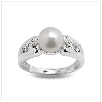 Quintessa a Japanese Akoya Cultured Pearl Ring