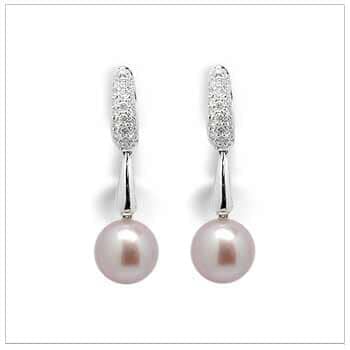 Fiorella a Freshwater Pearl Earring