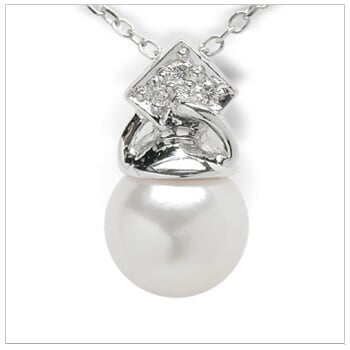 Kade a Japanese Akoya Cultured Pearl Pendant
