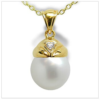 Aladdin a Australian White South Sea Cultured Pearl Pendant