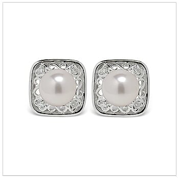 Joelle a Japanese Akoya Cultured Pearl Earring