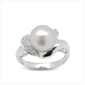 Zorah a White Australian South Sea Pearl Ring